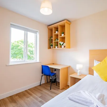 Centre 4 Bed - Group & Study