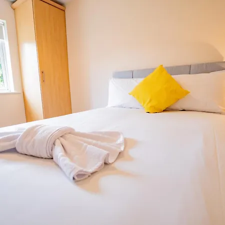 Centre 4 Bed - Group & Study