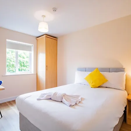 Centre 4 Bed - Group & Study Apartament *